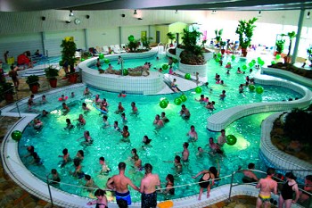 Das Freizeit und Erlebnisbad Nass bietet mit groer Sauna...